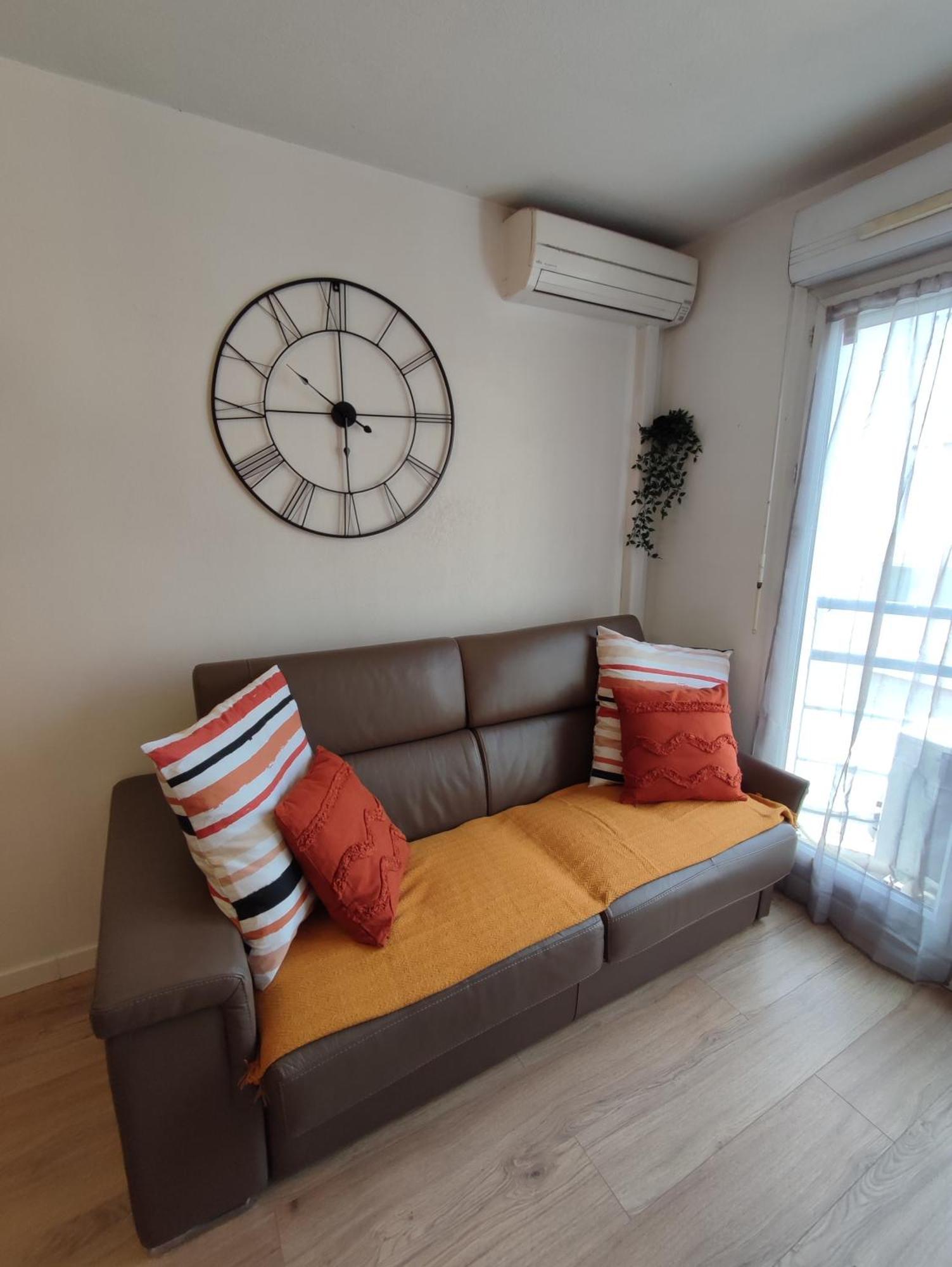 Climatise Avec Parking A 6min A Pied De La Gare St Charles Appartement Marseilles